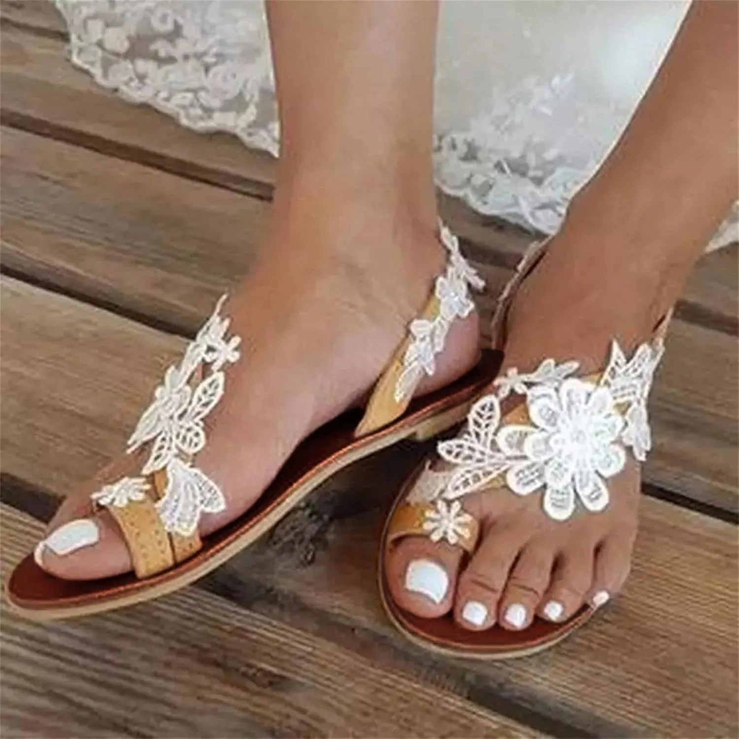 Fashion Women’s Pearl Floral Lace T-Strap Sandals Beach Clip-On Holiday Flats with Adjustable Buckle for Summer Beach