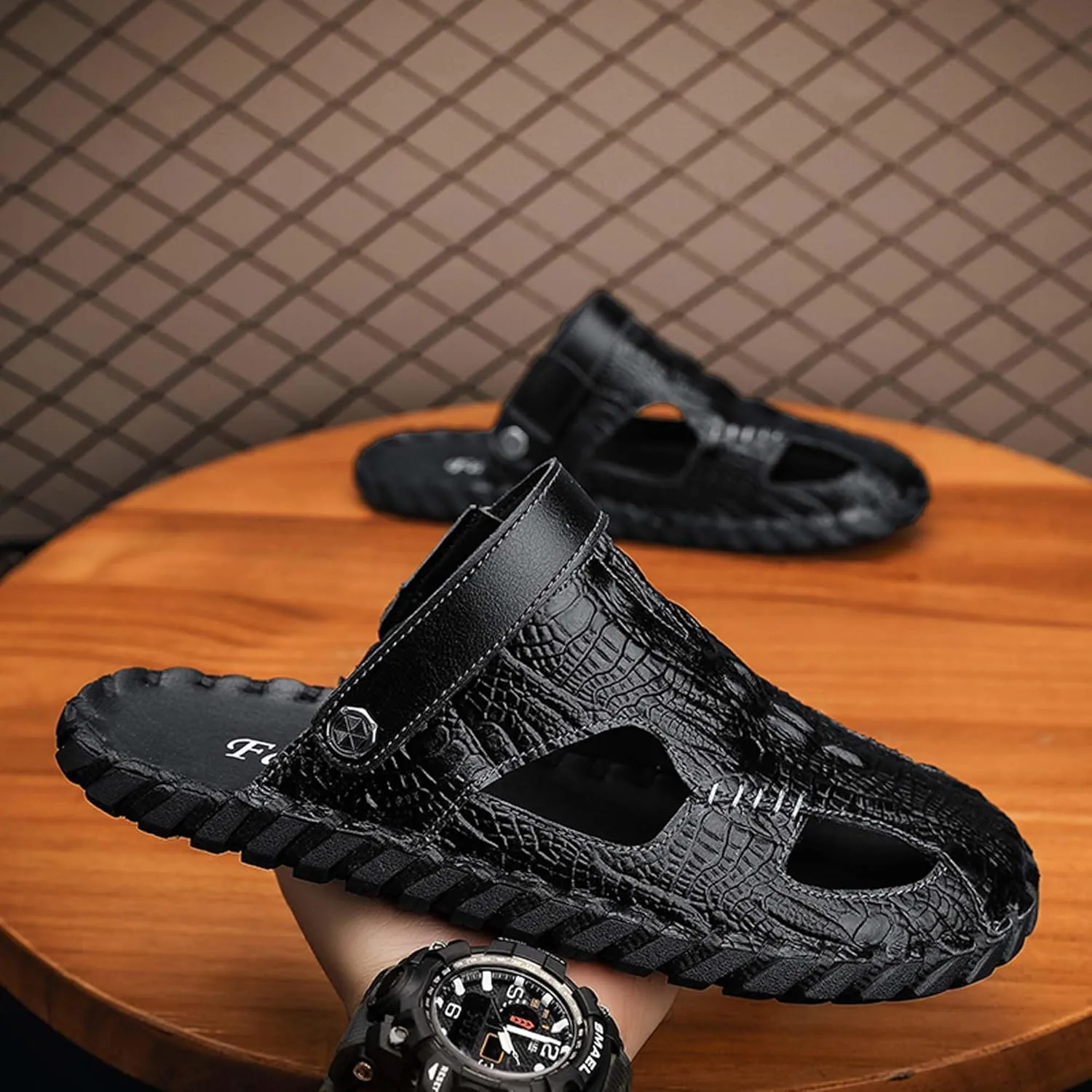 Hand sewn genuine leather breathable beach sandals for summer, lightweight casual slippers