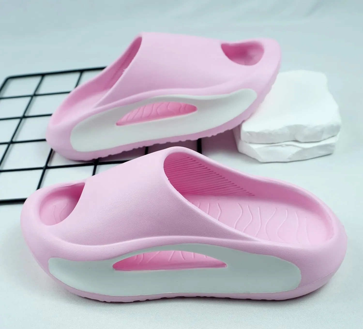 Kids Cloud Slides Boys Girls Comfy Pillow Slippers Summer Beach Sandals Non-Slip Thick Sole Slippers for Indoor Outdoor
