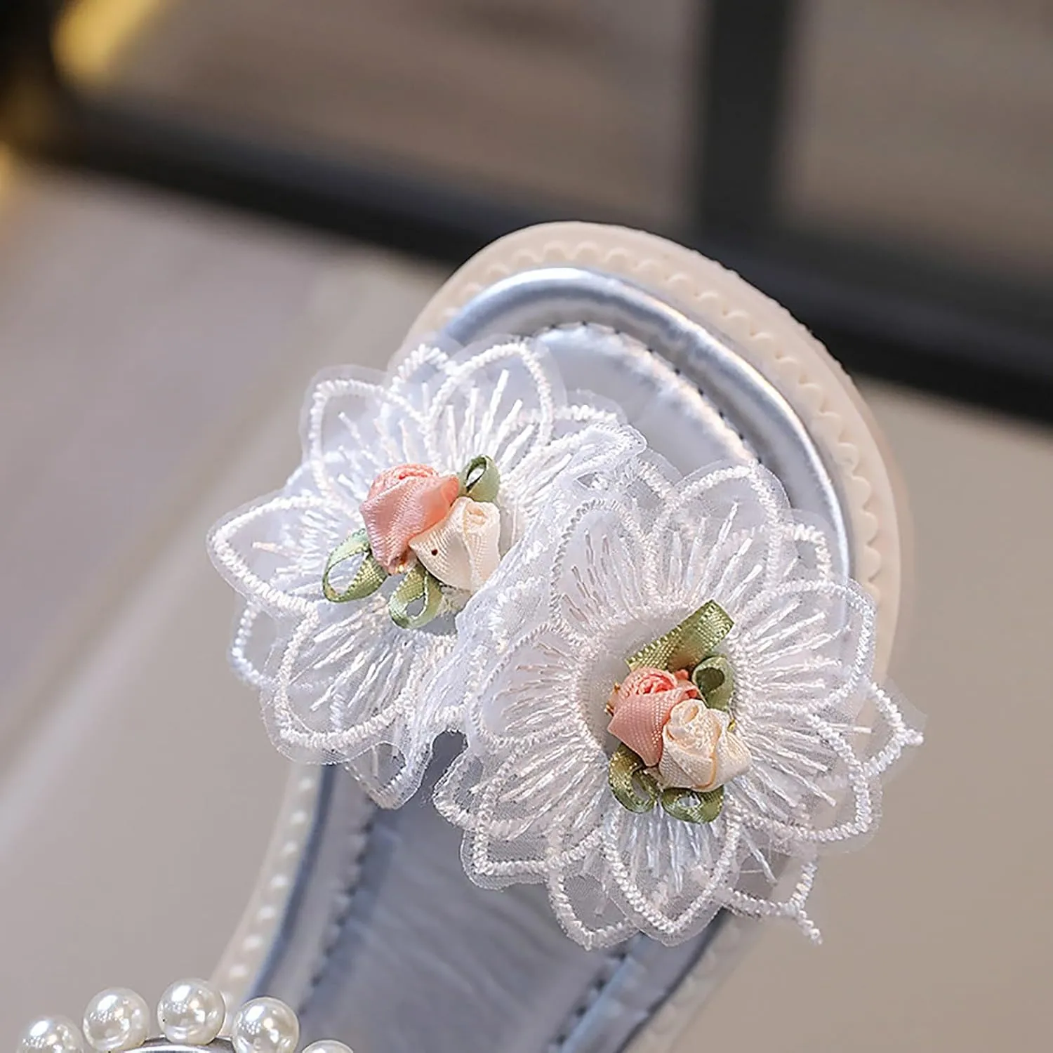 Kids Sandals Summer Soft Lightweight Rubber Sole Fashion Personality Beaded Strap Girls Pearl Dress Sandals Dressy