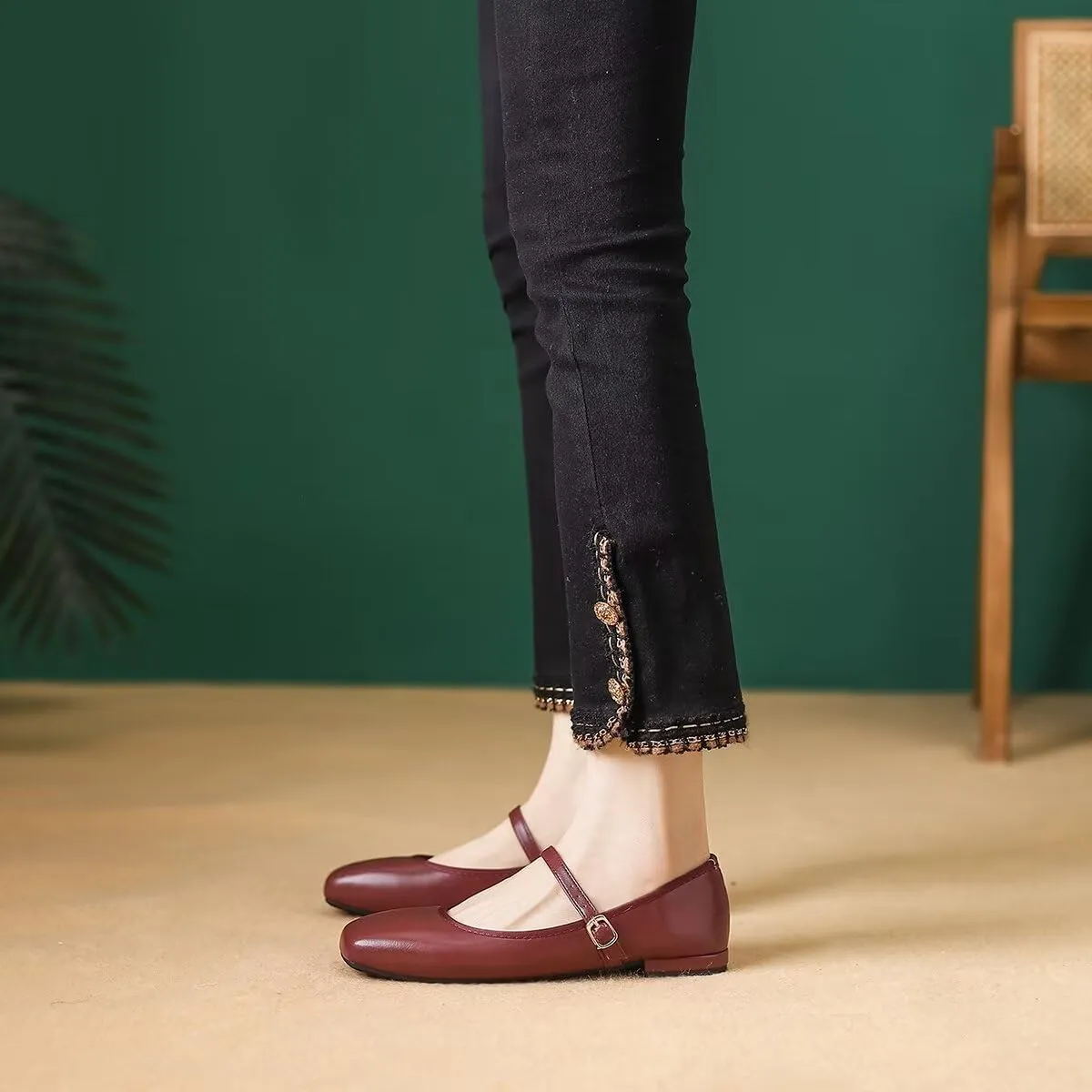 LUXINYU Mary Jane Flats for Women Dressy Retro Square Toe Ankle Strap Ballet Flats Comfortable Patent Leather Shoes
