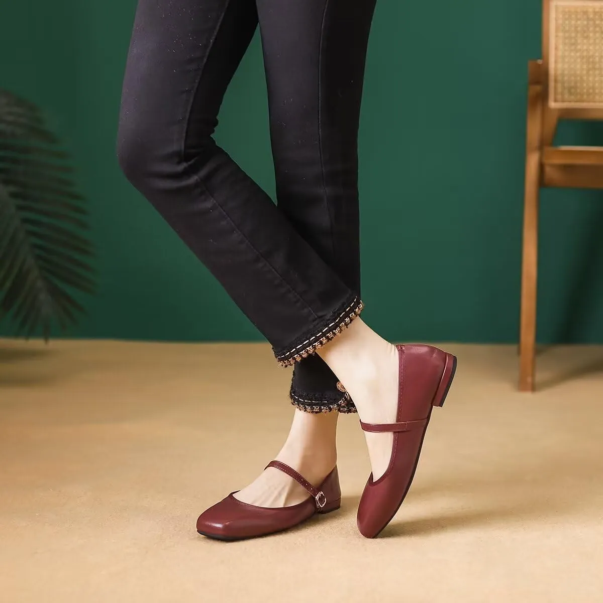 LUXINYU Mary Jane Flats for Women Dressy Retro Square Toe Ankle Strap Ballet Flats Comfortable Patent Leather Shoes