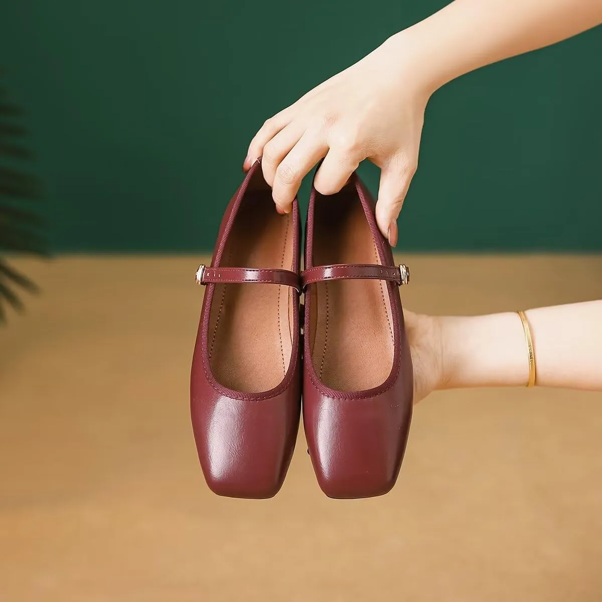 LUXINYU Mary Jane Flats for Women Dressy Retro Square Toe Ankle Strap Ballet Flats Comfortable Patent Leather Shoes
