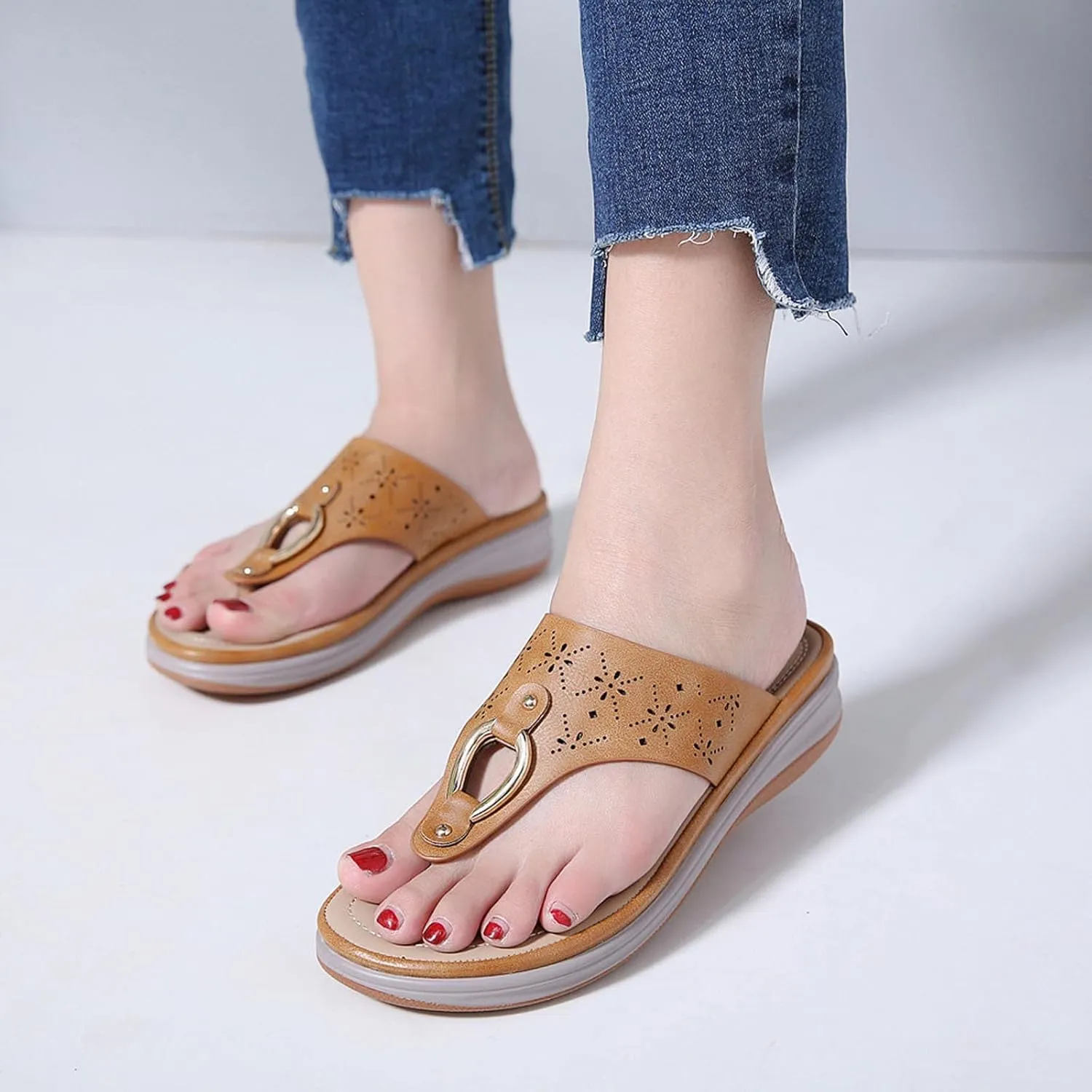 oiangi Flip Flop Sandals for Women Wedge Summer Casual Thong Straps Clip Toe Slipper Metal Decor Slip-on Slides Lightweight Comfy Hollow Ladies Shoes