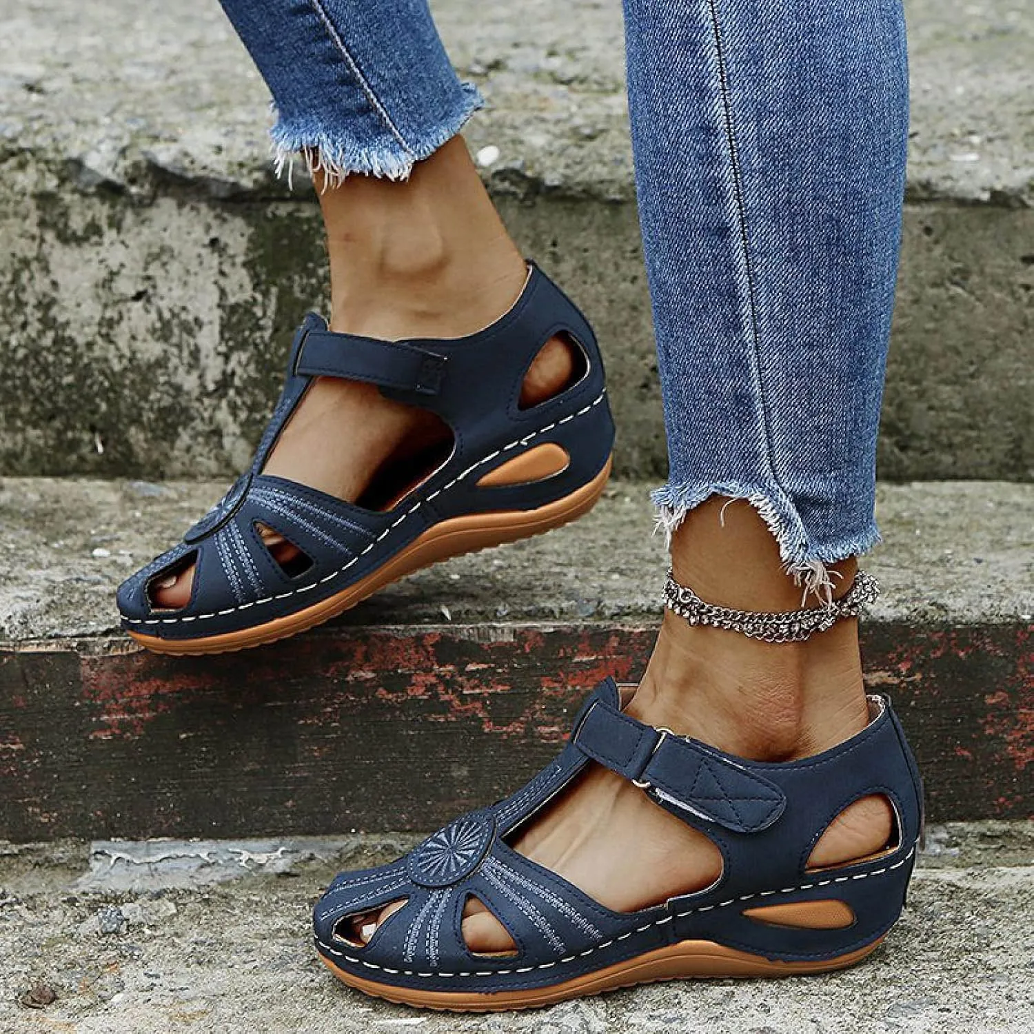 oiangi Hook and Loop Sandals for Women Wedge Hollow Closed Toe Summer Solid Color Flowers Beach Shoes Comfortable Casual Ladies Outdoor Slides Sandalias