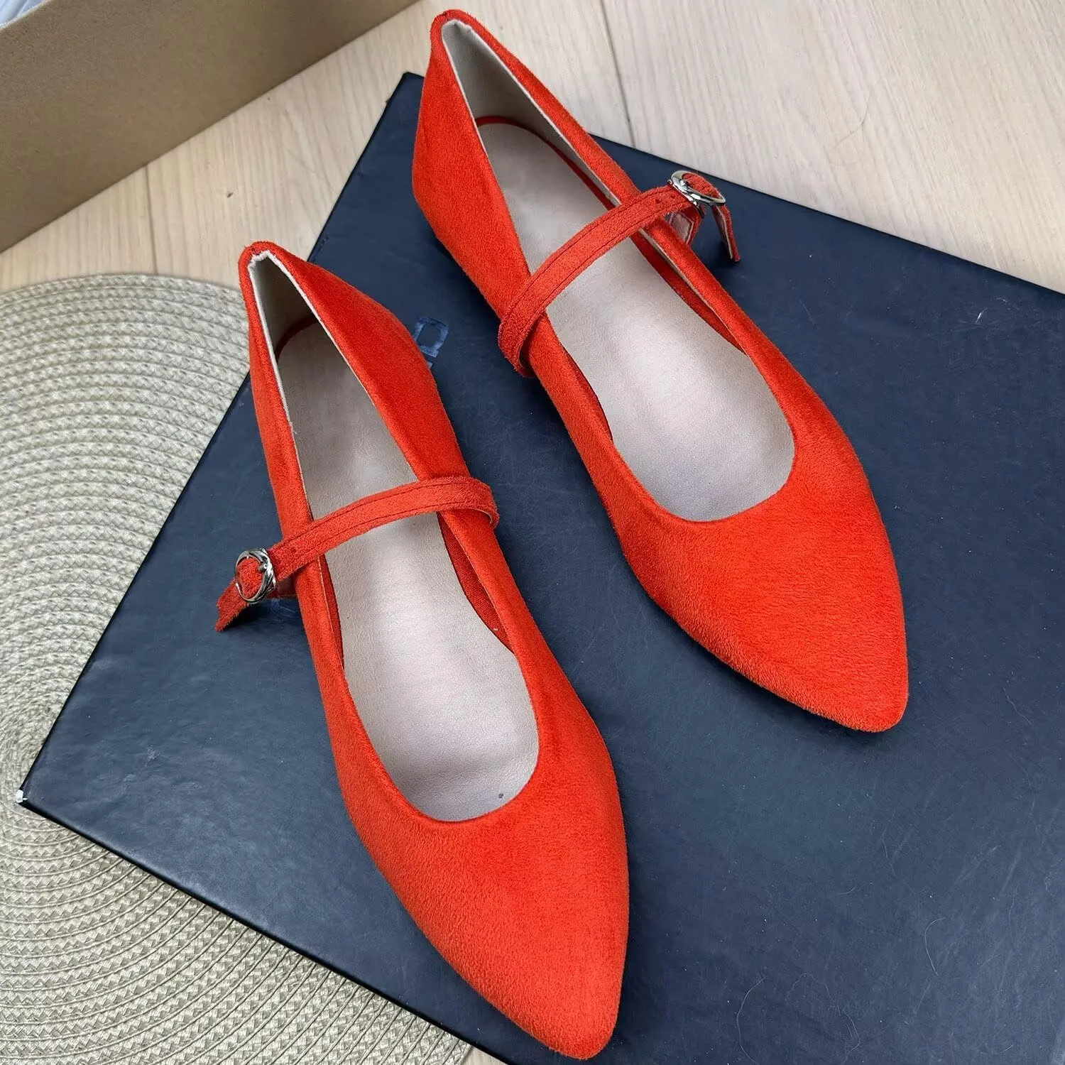 TN TANGNEST Leather Flats for Women Comfortable Pointy Toe Slip On Flats Soft Work Flats Retro Mary Jane Flats